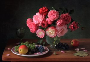 Dunkle Rose Stillleben