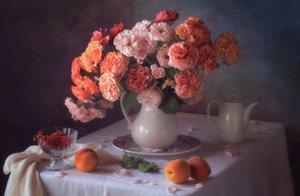 Pfirsiche und Gartenrosen