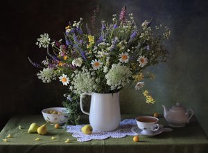 Sommer-Wildblumen-Tisch