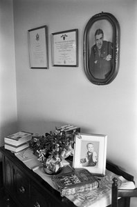 Bibel, Familienbilder und Dokumente im Haus von Pfarrer Lincoln Reed von Ted Spiegel