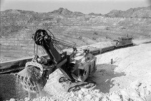 Kupfererzverladung in der Morenci-Mine für die Phelps Dodge Schmelze in Douglas, Arizona von Ted Spiegel