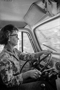 Mildred Cooper ist eine 43-jährige Großmutter und Lkw-Fahrerin mit einem Holztransporter von Ted Spiegel