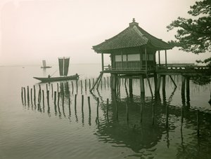 Ukimido-Tempel am Ufer des Biwa-Sees, um 1900 - 1915 von Teijiro Takagi