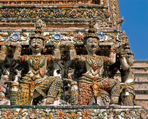 Karyatiden des Tempels Wat Arun von Thai School