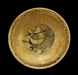 Steingutschale mit Fischmotiv, Sukhothai-Periode