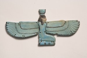 Pektorale der geflügelten Göttin Isis (Fayence)