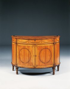 George III Marketerie-Demi-Lune-Kommode, ca. 1760-79 von Thomas (attr.to) Chippendale