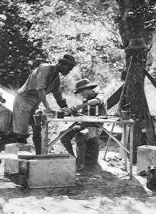 Errol Hinds und Julius Mapata, Livingstone nach Broken Hill, Nordrhodesien von Thomas A. Glover