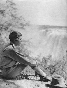 Stella Court Treatt bei den Victoriafällen, Livingstone nach Broken Hill, Nordrhodesien, 1925-1927 von Thomas A. Glover
