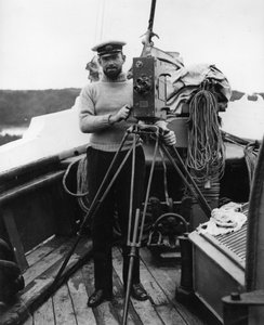 G. H. Wilkins bei seiner Rückkehr von der Expedition in The Quest mit Sir Ernest Shackleton, Plymouth, 16. September 1922