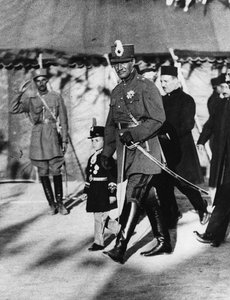 Schah Pahlavi von Persien mit seinem Sohn, dem Kronprinzen, April 1926