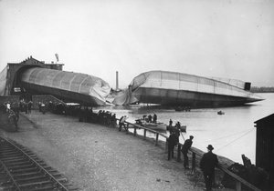 Wrack des größten Luftschiffs Großbritanniens, The Mayfly, in Barrow, 1911