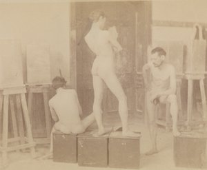 Drei Aktmodelle im Malstudio