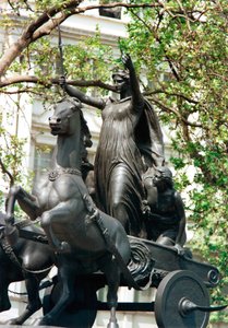 Statue von Boudicca und ihren Töchtern in einem Streitwagen, Thames Embankment, London, 19. Jahrhundert