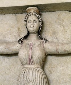 Thrakisches Grab von Sveshtari, Detail einer Frauenstatue in Atlas, 3. Jahrhundert v. Chr. (Steinskulptur) von Thracian Thracian