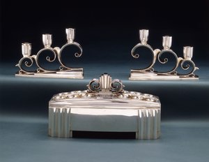 Ein Tiffany & Co. Ausstellungsmittelstück und zwei dreiflammige Kandelaber, hergestellt für die Weltausstellung 1939, ca. 1939