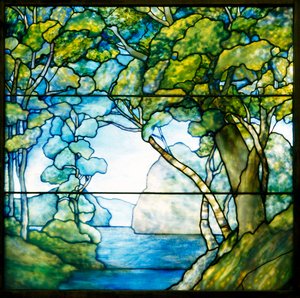 Landschaftsfenster, das einen Durchgang zum Meer darstellt
