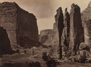 Cañon de Chelle. Wände des Grand Cañon etwa 1200 Fuß hoch.