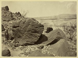 Vom Sand geformter Felsen unterhalb des Fortification Rock, Arizona von Timothy O