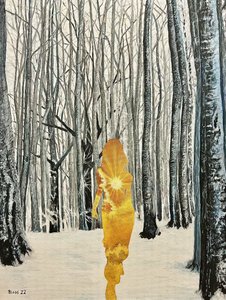 Goldene Frau im Winterwald