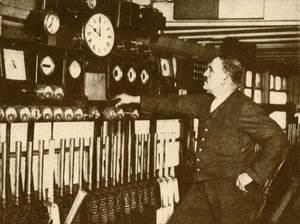 Aufzeichnung des täglichen Zeitsignals am Liverpool Street Bahnhof, London und Nordostbahn, 1930 von Topical Press Agency