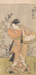 Der Schauspieler Onoya Matsusuke in weiblicher Robe von O-Kane, kämmt sein Haar