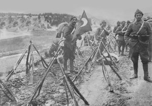 Türkische Infanteriekolonne bei der Rast, um 1914-15