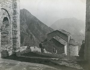 Abtei von San Pietro al Monte, Civate, Lombardei, Italien, Fotografie von Ugo Monneret de Villard, um 1910 von Ugo Monneret de Villard