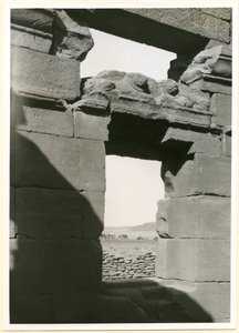 Architrav im Tempel, Naqa, Sudan, Fotografie von Ugo Monneret de Villard von Ugo Monneret de Villard