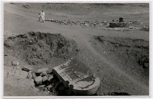 Fragmente der Stele, Axum, Äthiopien, Fotografie von Ugo Monneret de Villard von Ugo Monneret de Villard