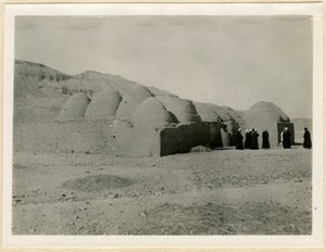 Kloster der Heiligen Theodor und Acladio, Medinet Habu, Ägypten, Fotografie von Ugo Monneret de Villard von Ugo Monneret de Villard