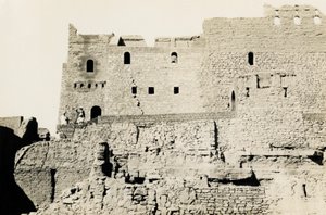 Kloster St. Simeon nach seiner Restaurierung, Assuan, Ägypten, Fotografie von Ugo Monneret de Villard