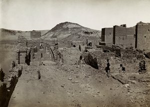 Kloster des Heiligen Simeon, gesehen von der terrassierten Fläche im Südwesten, Assuan, Ägypten, Fotografie von Ugo Monneret de Villard von Ugo Monneret de Villard