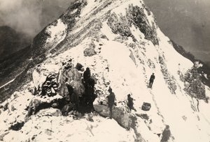 Operationen für die Nistplätze von Maschinengewehren auf dem Monte Nero während des Ersten Weltkriegs (s/w Foto)