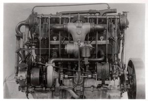 115 PS Daimler-Luftschiffmotor des Zeppelin LZ 6, um 1909-1910 1933 von Unbekannt
