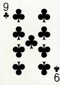 9 der Klubs aus einem Kartenspiel von Goodall & Son Ltd., ca. 1940