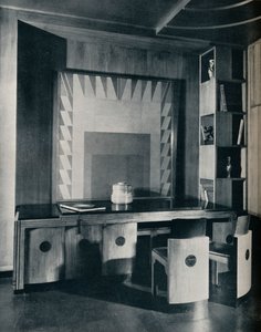 Ein Konferenztisch und Stühle für ein privates Büro. Entworfen von Joseph Sinel