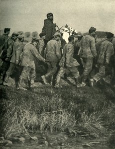 Ein französischer nordafrikanischer Soldat mit Kriegsgefangenen, Erster Weltkrieg, 1914, um 1920