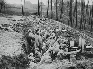 Eine deutsche Maschinengewehrkompanie während der Schlacht von Darkehmen, Russland, Erster Weltkrieg, 1915