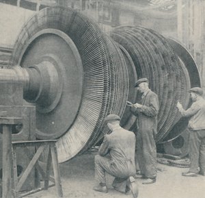 Ein Rotor mit vielen Klingen für eine der Niederdruckturbinen der Queen Mary, 1937 von Unbekannt