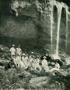 Ein Picknick bei den Maracas-Wasserfällen, Trinidad, mit Sir A. Moloney und Gesellschaft, 1902 von Unbekannt