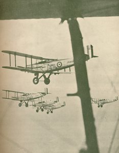 Ein Geschwader der Royal Air Force im Formationsflug von Unbekannt