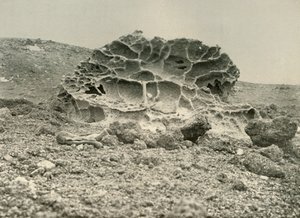 Ein verwitterter Kenyt-Fels in der Nähe der Winterquartiere, ca. 1908, 1909 von Unbekannt