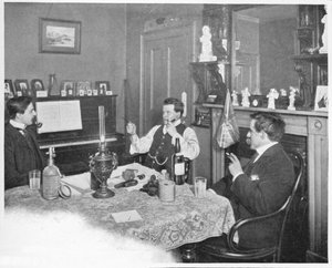 Ein Junggesellenquartier in einem Mietshaus im Temple, London, um 1903 von Unbekannt