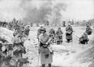 Ein Bataillon nähert sich der Front, Mont Pertois, Frankreich, Erster Weltkrieg, 20. April 1917