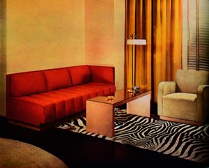 Eine Ecke im Wohnzimmer des amerikanischen Designers Walter Dorwin Teague, um 1940 von Unbekannt