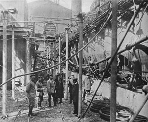 Eine von den Russen zerstörte Fabrik, um sie den Deutschen unbrauchbar zu machen, 1915