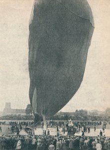Ein riesiger Ballon war notwendig für Professor Piccards Aufstieg von Unbekannt