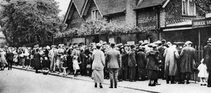 Schlange vor dem Zoo an einem Nationalfeiertag, London, 1926-1927 von Unbekannt