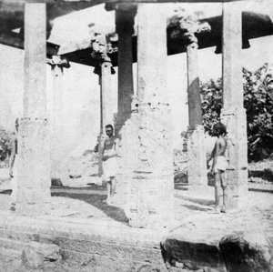 Ein zerstörter Tempel in der Nähe von Madras, Indien, 1874